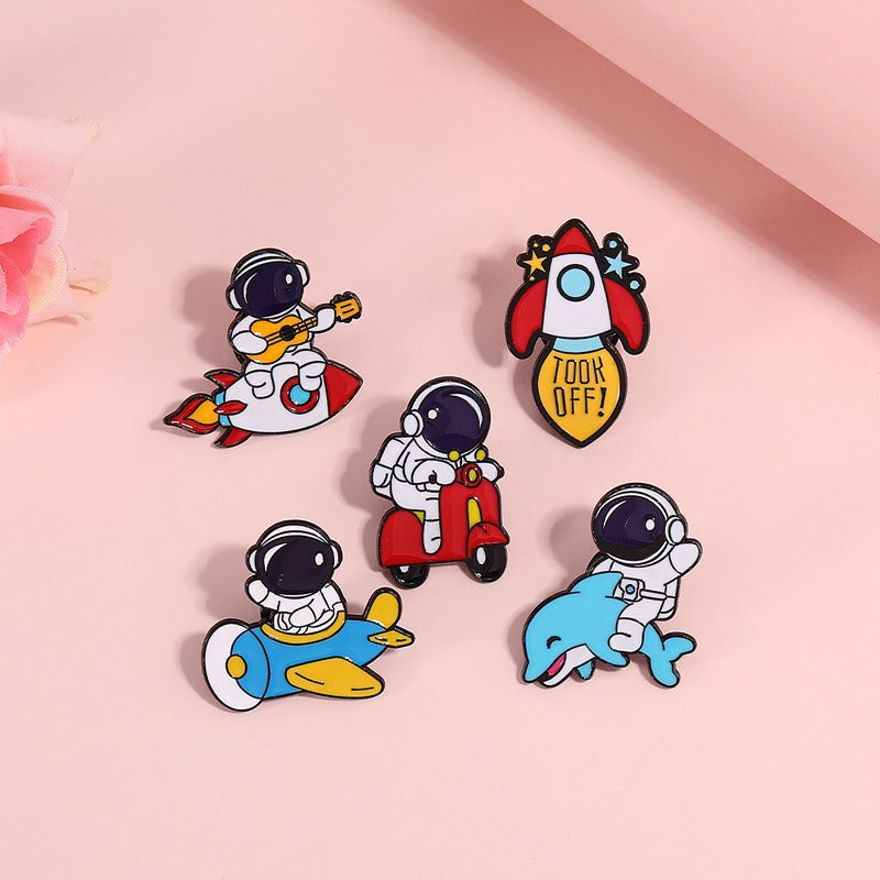 Creative Japanese Spaceship Astronaut Rocket Brouch And Enamel Pin