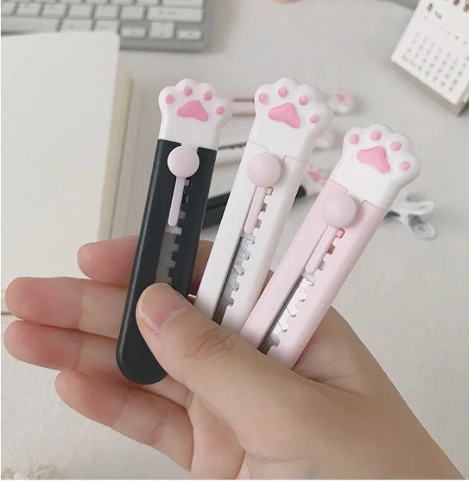 CatClawLongPaperCutter#papercutter#minisizecutter#cartoonshapecutter#catshapecutter#pocketsizecutter#scissorscutter