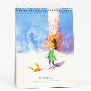 Wandkalender mit Illustrationen von 'The Little Prince' auf einem weißen Hintergrund