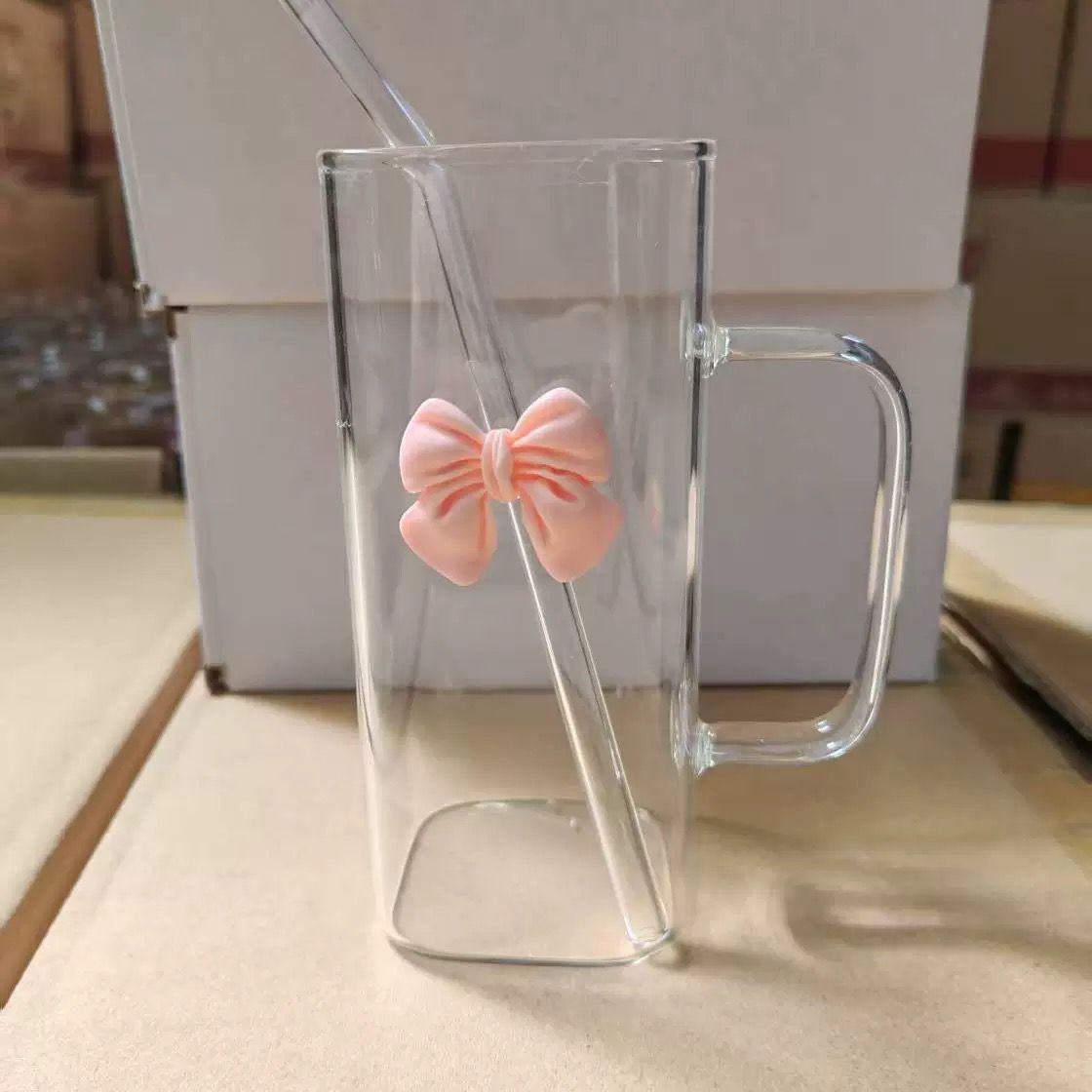 Bow Mounted Plastic Coffee Cup with Glass Straw