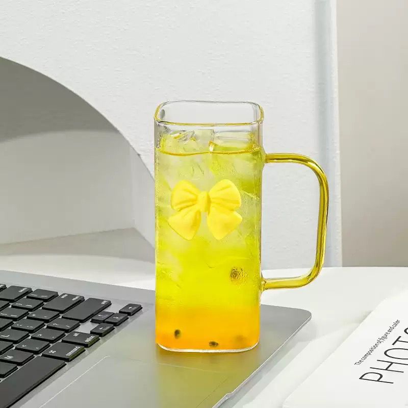 Bow Mounted Plastic Coffee Cup with Glass Straw