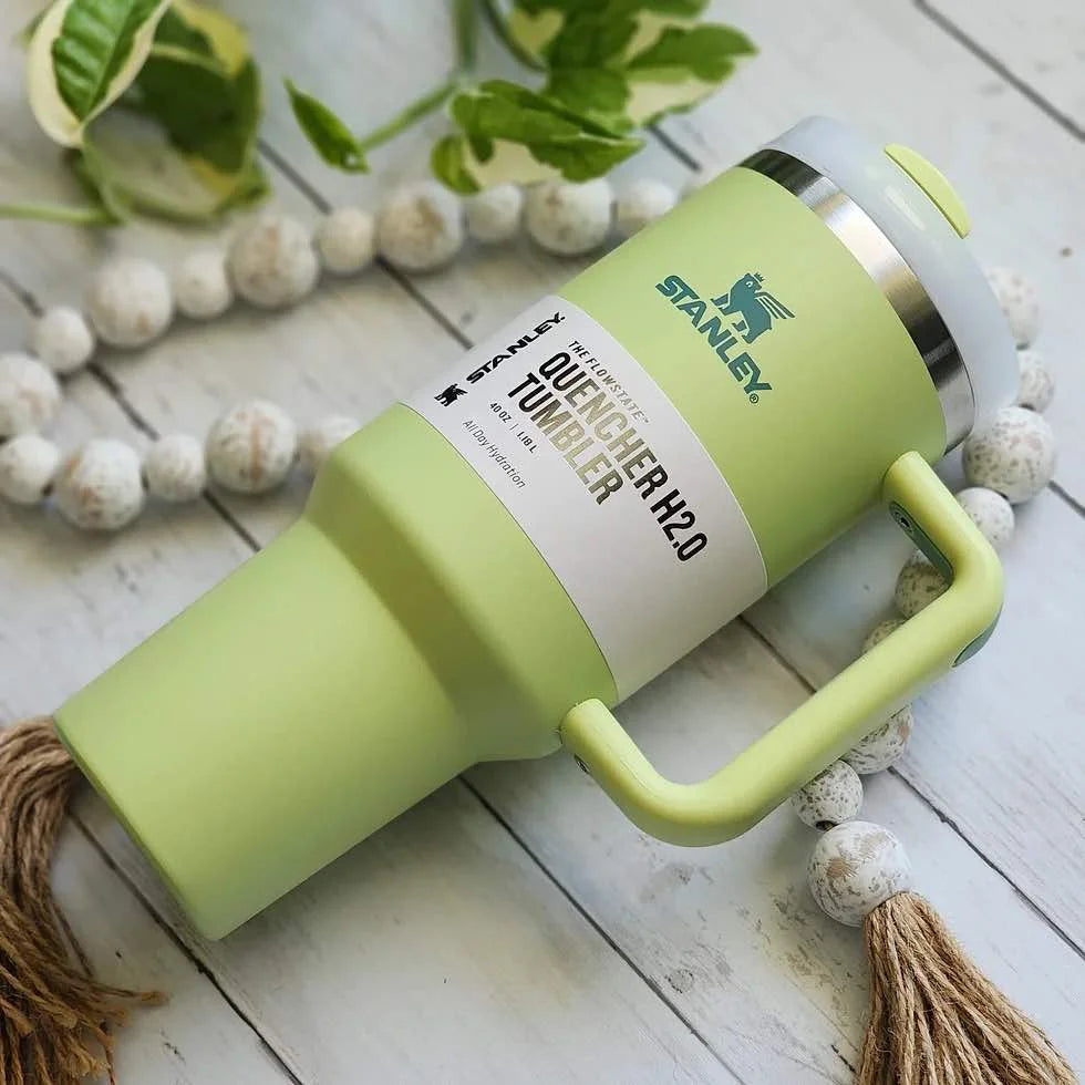 THE QUENCHER H2.0 FLOWSTATE™ TUMBLER - Green